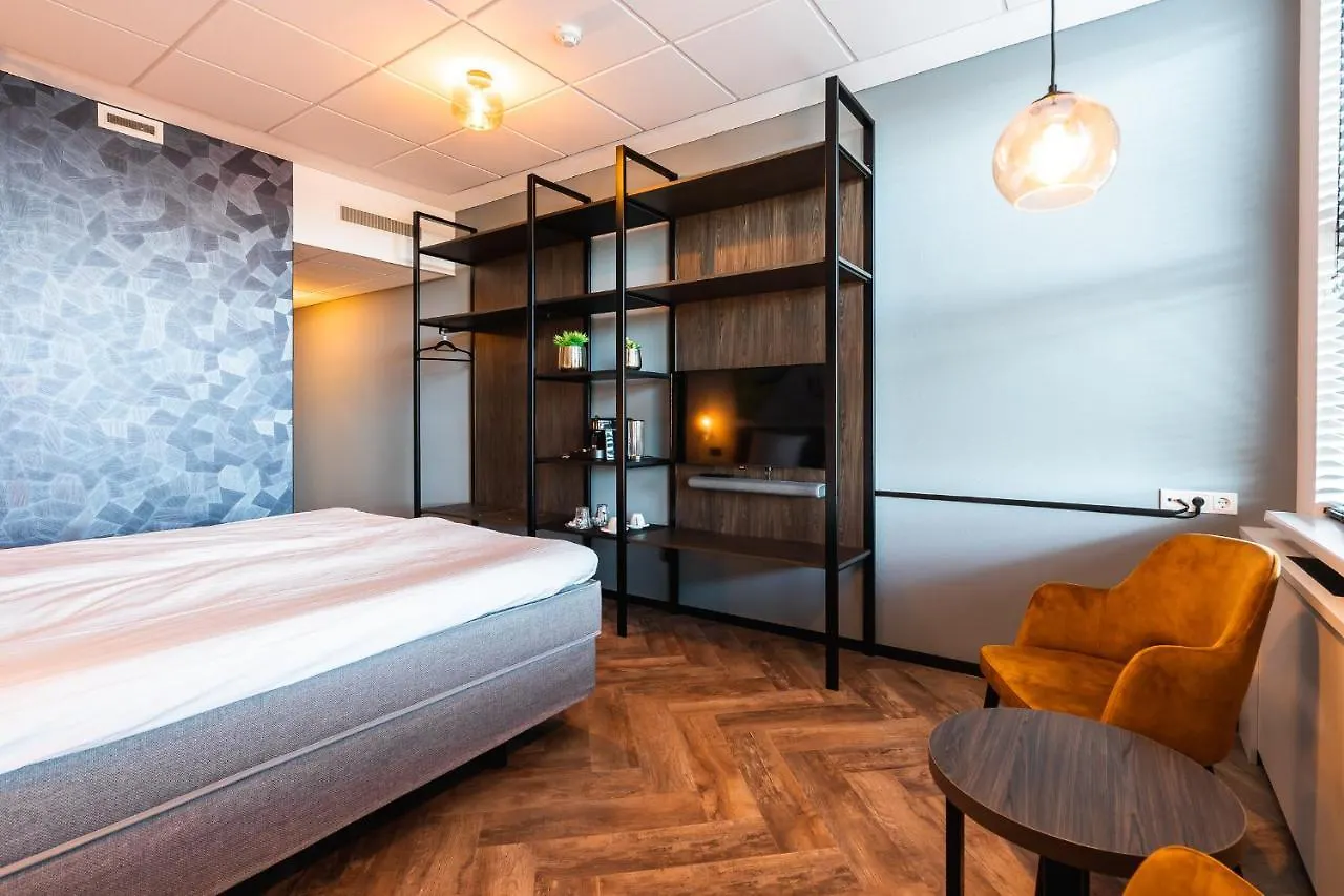Onderwijshotel De Rooi Pannen Эйндховен 3*,