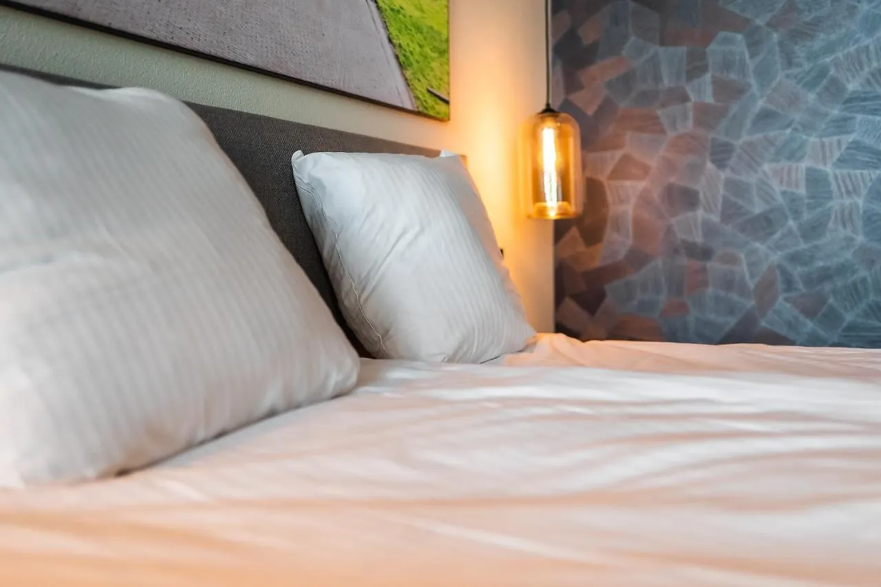 Onderwijshotel De Rooi Pannen Эйндховен Отель