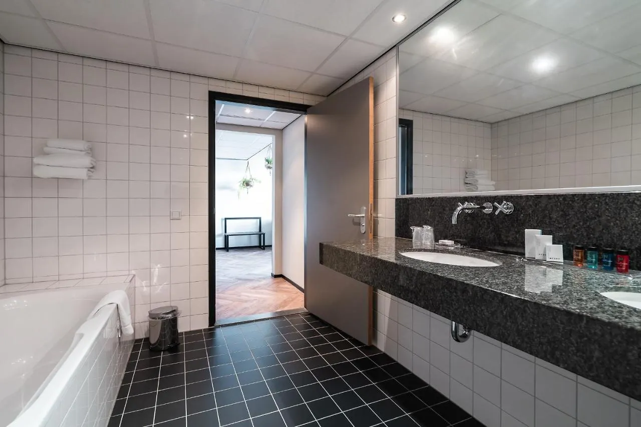 Onderwijshotel De Rooi Pannen Эйндховен
