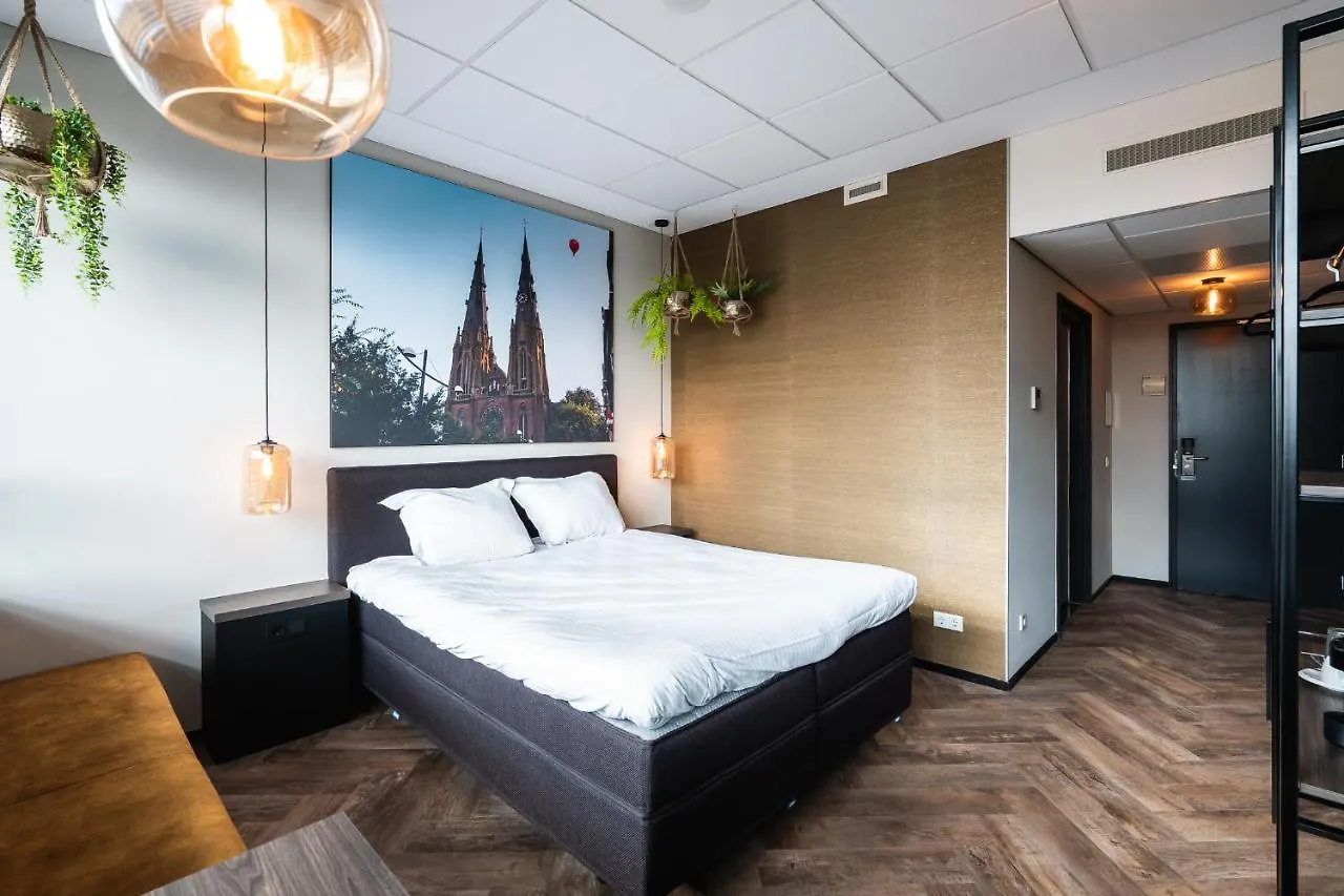 Onderwijshotel De Rooi Pannen Эйндховен Отель